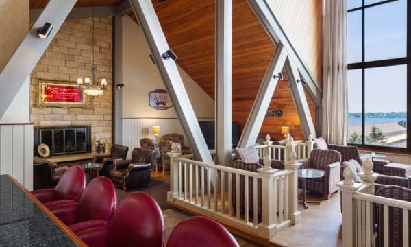 Rafters Lounge on Lake Darling 