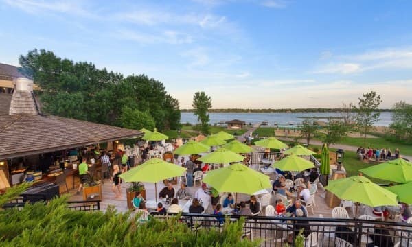 Lakefront Outdoor Dining in Alexandria Minnesota 